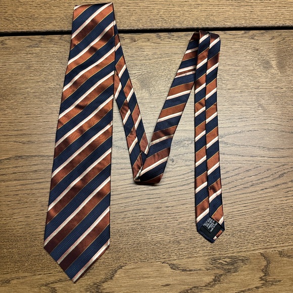 Hugo Boss Silk Tie (Made in Italy) - Picture 1 of 8